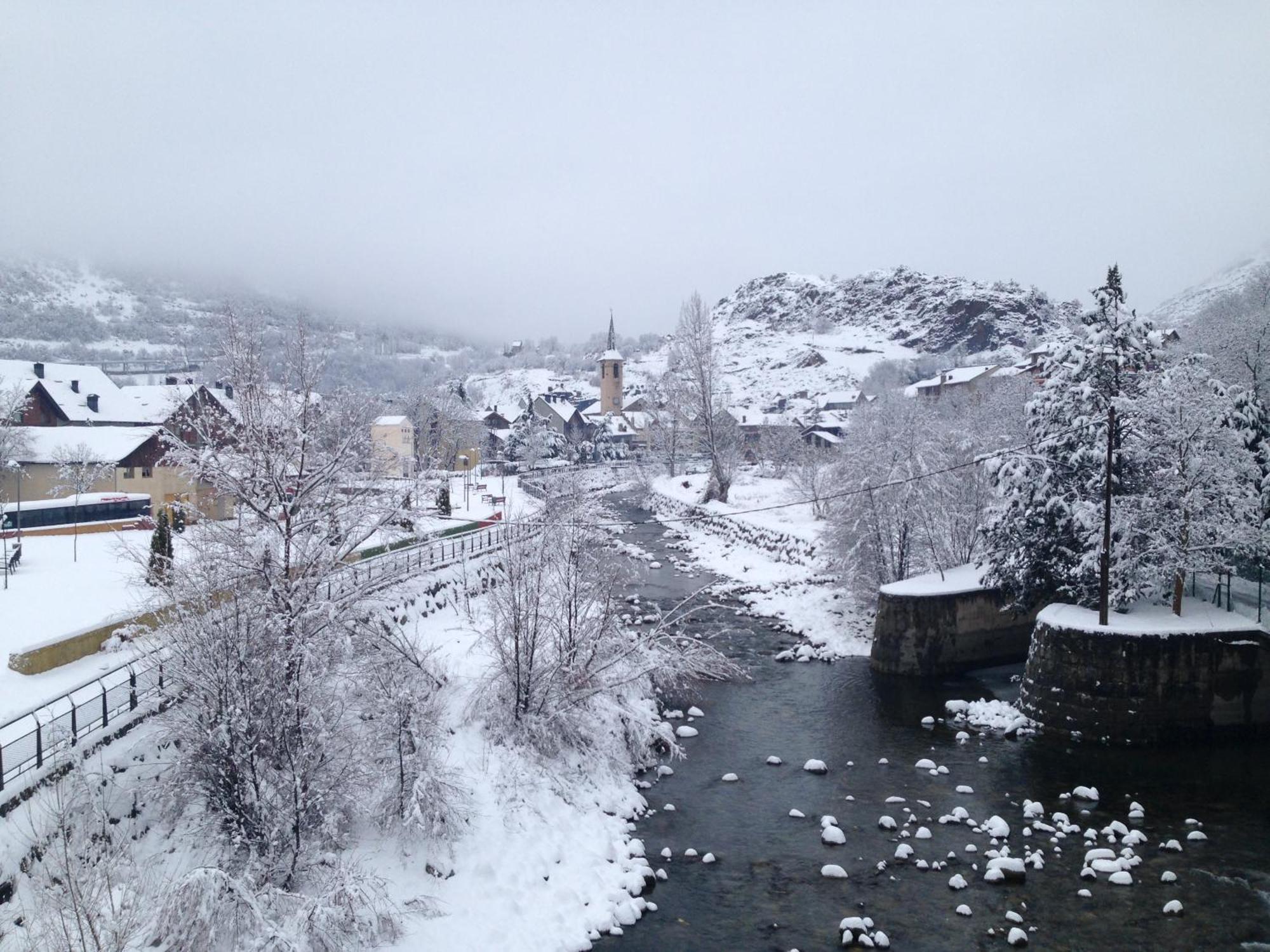 Apartaments Pirinenc Esterri d'Àneu Buitenkant foto